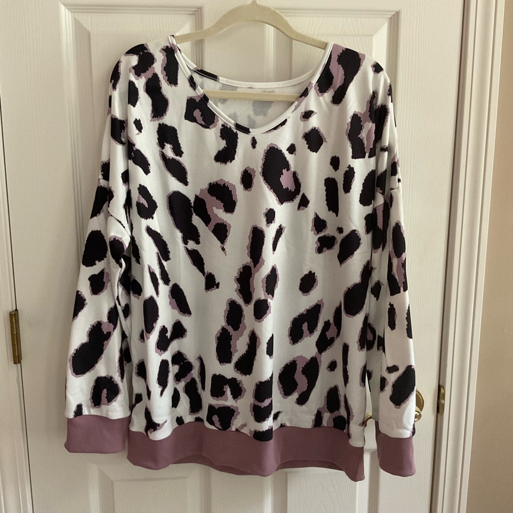 Women’s Leopard Crewneck